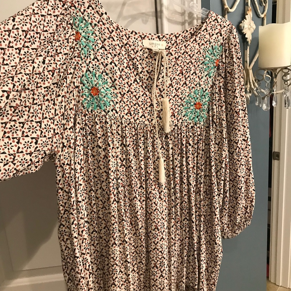 Babydoll top embroidery accent
